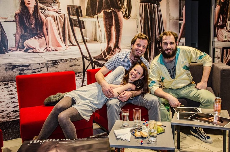 Režisérka Tereza Karparius s herci Matějem Andělem (vlevo) a Jakubem Tvrdíkem.