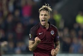 Podobně radostných emocí si Kadlec ve Spartě po svém návratu zatím příliš neužil. Podobně radostných emocí si Kadlec ve Spartě po svém návratu zatím příliš neužil.
