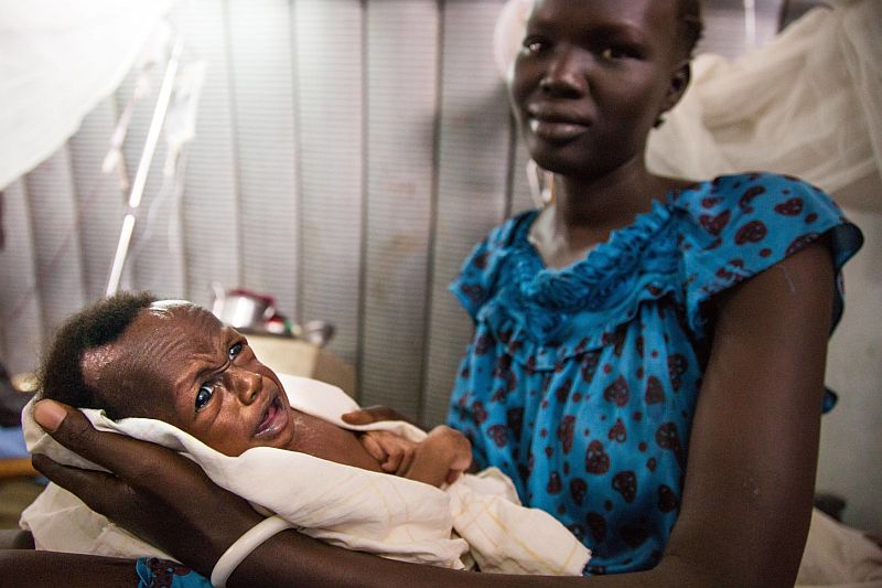 Nejmladší stát světa Jižní Súdán, kterým v současné době zmítá hladomor, se kvůli etnickému násilí ocitá na prahu genocidy. Nejmladší stát světa Jižní Súdán, kterým v současné době zmítá hladomor, se kvůli etnickému násilí ocitá na prahu genocidy.