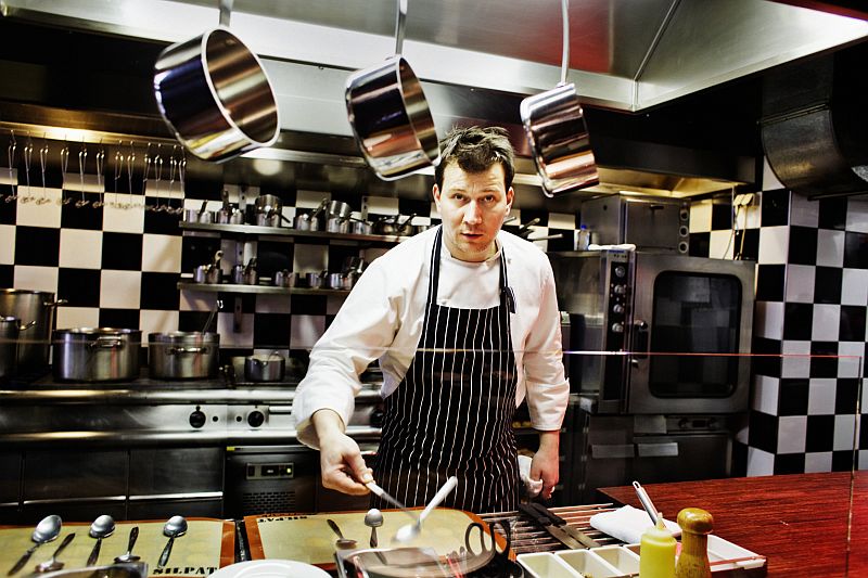 Restaurace La Degustation Boheme Bourgeoise v Haštalské ulici v Praze, v jejíž kuchyni vládne šéfkuchař Oldřich Sahajdák.