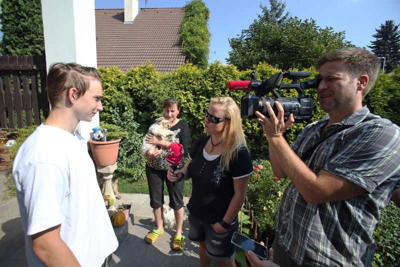 Jeden z unesených v rozhovoru pro televizi Barrandov. Jeden z unesených v rozhovoru pro televizi Barrandov.