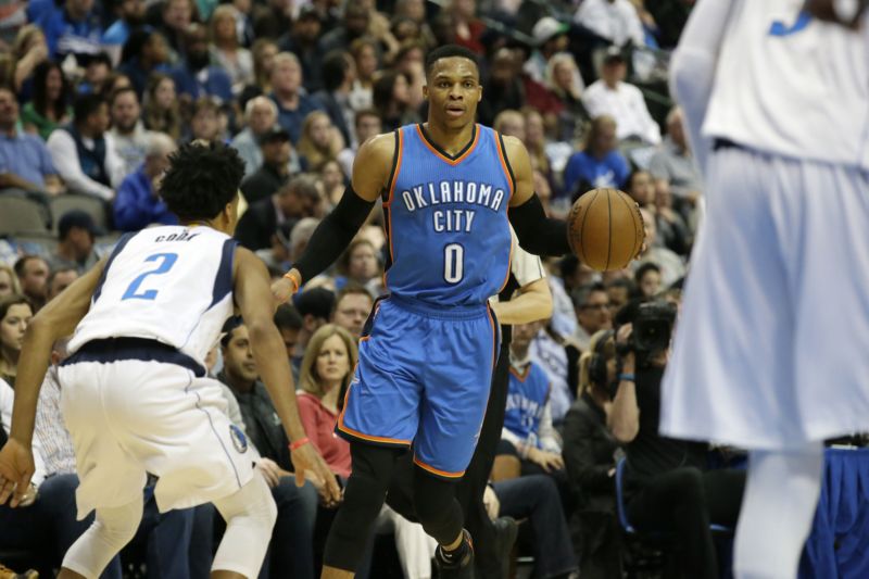 Russel Westbrook nastupuje s neobvyklým číslem 0 na dresu.