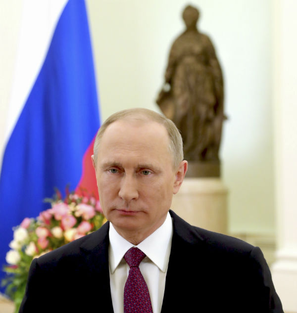 Vladimir Putin před projevem k MDŽ. 