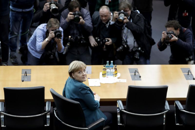 Kancléřka Angela Merkelová vypovídala před vyšetřovací komisí.