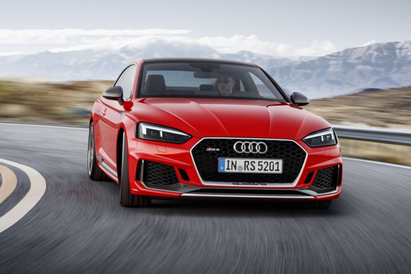 Audi RS 5 Coupé je prvním modelem Audi Sport s aktuálním designérským stylem RS. 