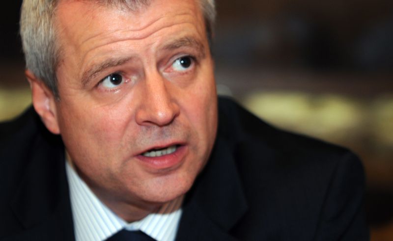 Bývalý diplomat Petr Kolář kandidaturu ještě neohlásil, ale první podmínka je pro něj splněna.