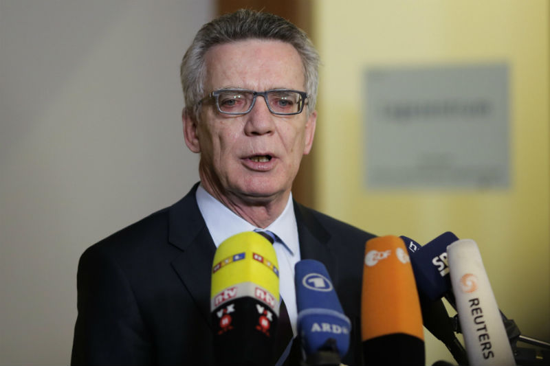 "Je to špatný den pro naše úsilí zastavit ilegální migranty," poznamenal k výsledku hlasování Spolkové rady německý ministr vnitra Thomas de Maizière. "Je to špatný den pro naše úsilí zastavit ilegální migranty," poznamenal k výsledku hlasování Spolkové rady německý ministr vnitra Thomas de Maizière.