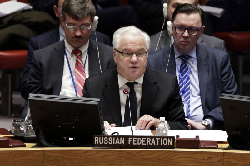Stálý zástupce Ruské federace při OSN Vitalij Čurkin zemřel údajně na infarkt.