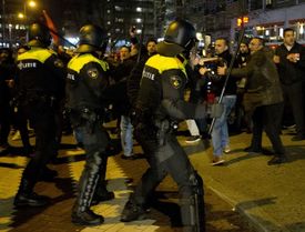 Protesty v Rotterdamu.