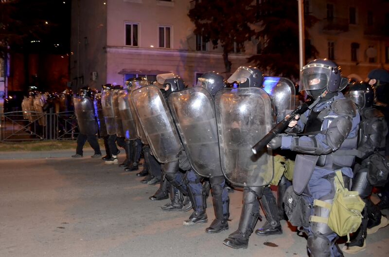 Gruzínská policie během nepokojů ve městě Batumi.