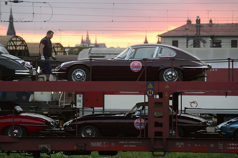 Autovlak už rovněž vícekrát využili například fanouškové automobilových veteránů nebo větší skupiny motorkářů.