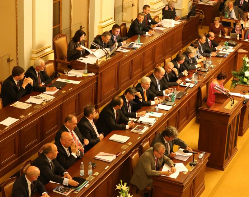 Lidé mají pocit, že politici se o jejich názory příliš nestarají.