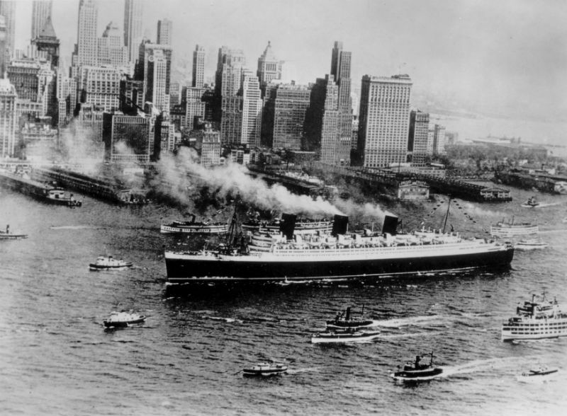 Parník Queen Mary. 