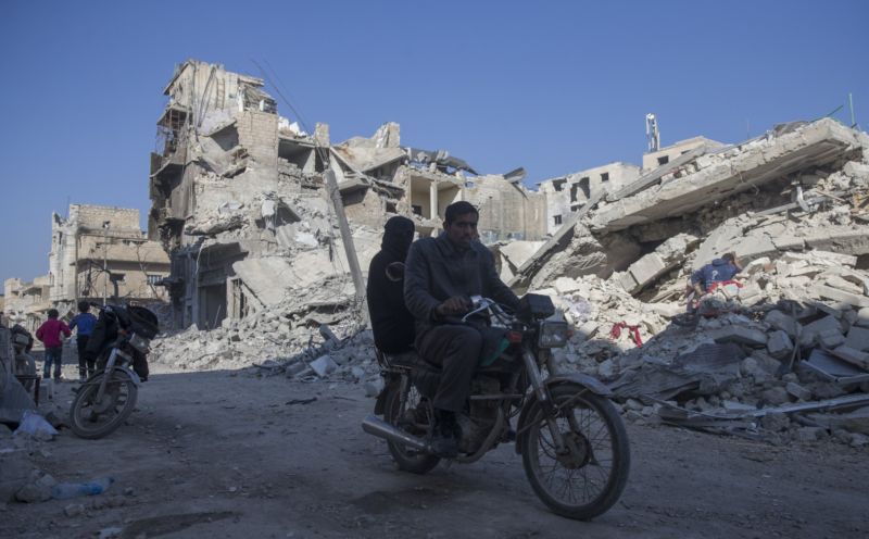 Syrský konflikt už si vyžádal přes 300 tisíc obětí. Na fotografii rozbombardované Aleppo. Syrský konflikt už si vyžádal přes 300 tisíc obětí. Na fotografii rozbombardované Aleppo.