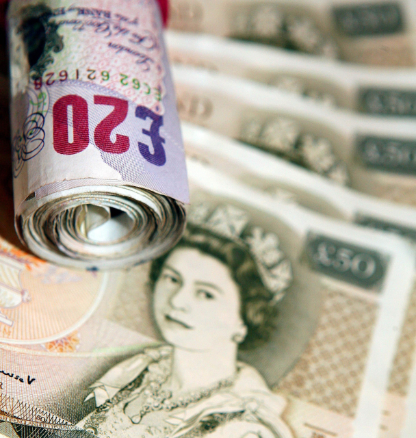 Na snímku libra šterlinků nebo též britská libra.