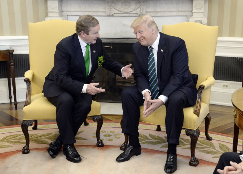 Irský premiér Enda Kenny (vlevo) a Donald Trump.