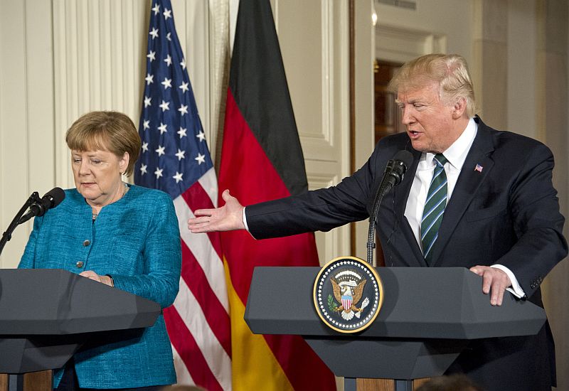 Německá kancléřka Angela Merkelová při setkání s americkým prezidentem Donaldem Trumpem.