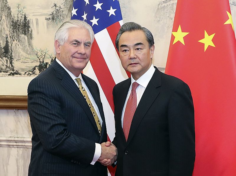 Americký ministr zahraničí Rex Tillerson a čínský šéf diplomacie Wang I. Americký ministr zahraničí Rex Tillerson a čínský šéf diplomacie Wang I.