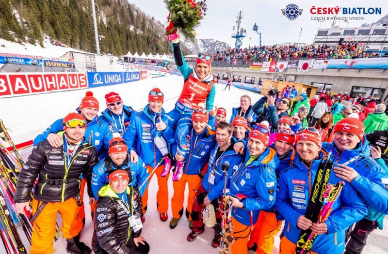 Česká biatlonová reprezentace v čele s Gabrielou Koukalovou.