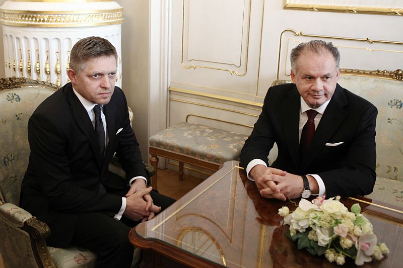 Slovenský premiér Robert Fico (vlevo) a prezident země Andrej Kiska.