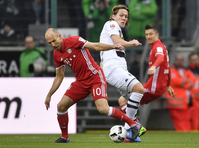 Mnichovský Arjen Robben v utkání s Mönchengladbachem.