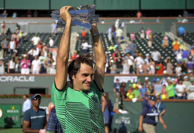 Rogeru Federerovi zatím nový rok vychází na výbornou. 