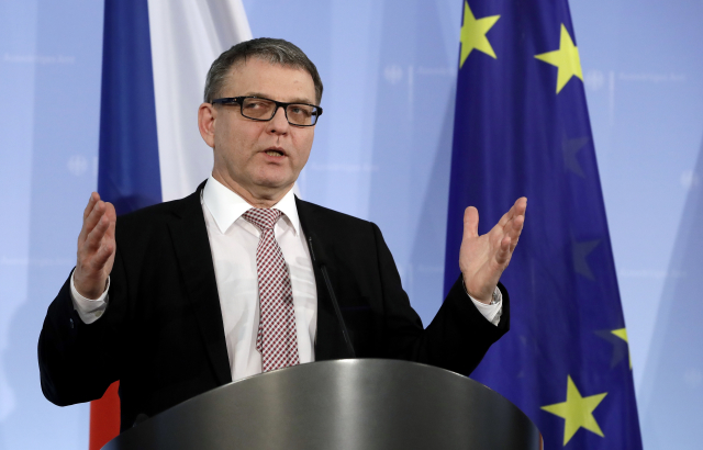 Ministr zahraničí Lubomír Zaorálek. Ministr zahraničí Lubomír Zaorálek.