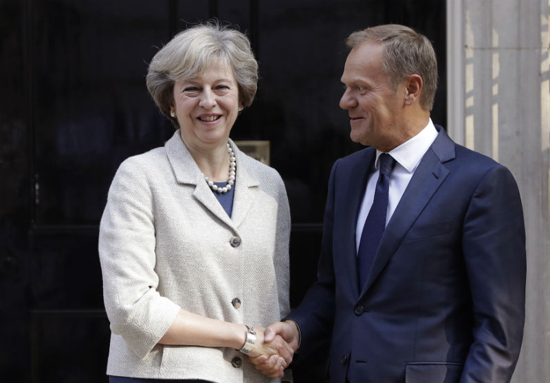 Britská premiérka Theresa Mayová a předseda Evropské rady Donald Tusk. 