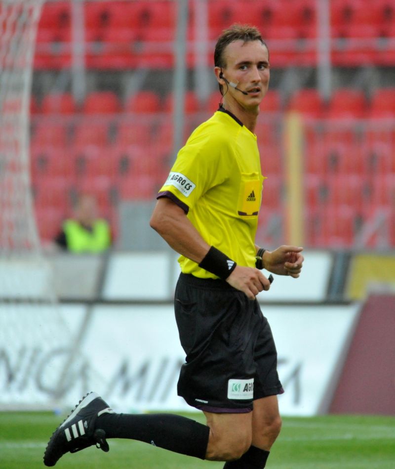 Prvoligový rozhodčí Petr Ardeleánu.
