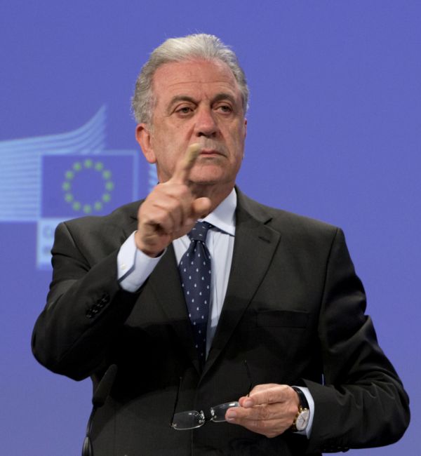 Eurokomisař pro vnitro a migraci Dimitris Avramopulos. Eurokomisař pro vnitro a migraci Dimitris Avramopulos.