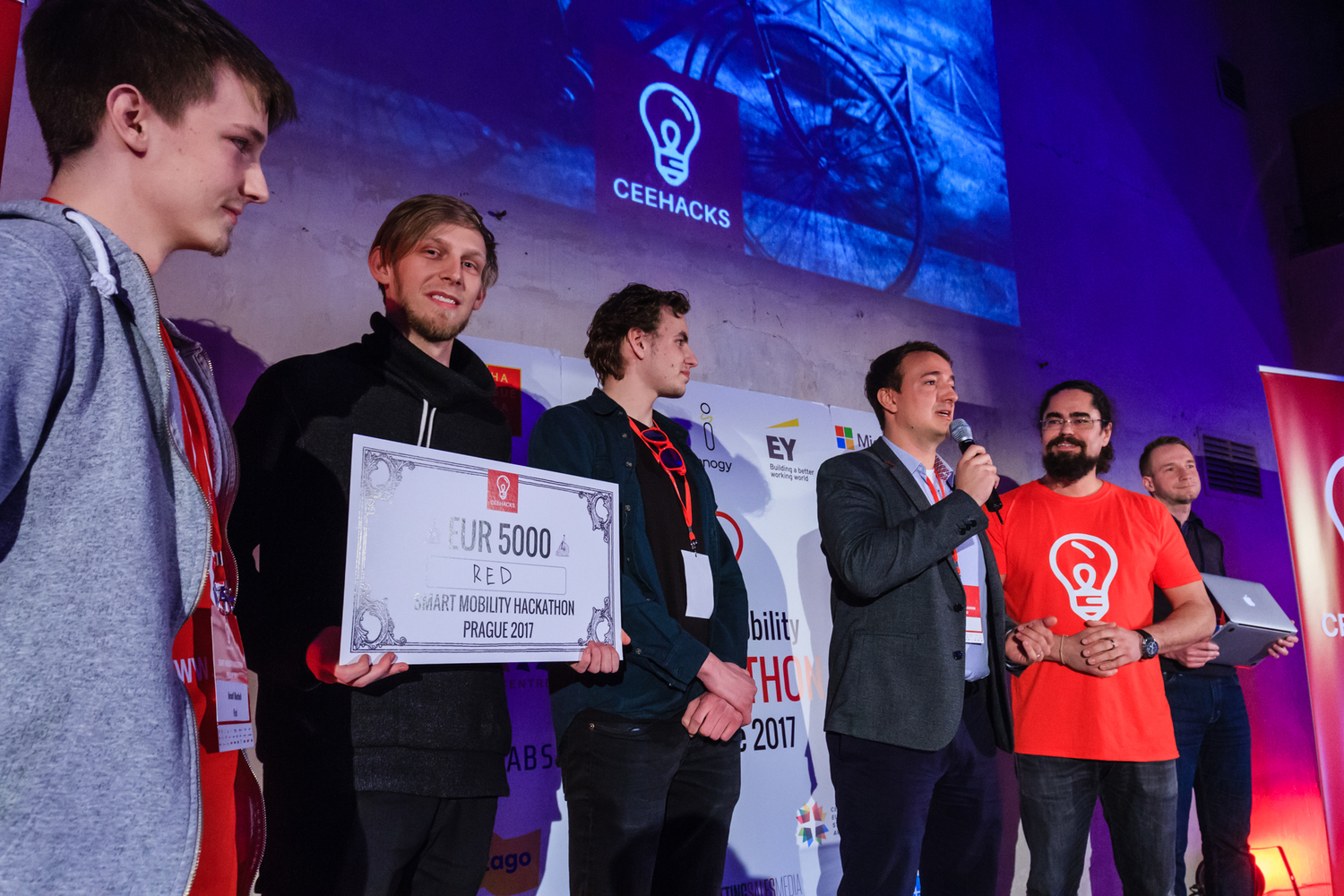 Vítězové hackathonu Smart Mobility. 