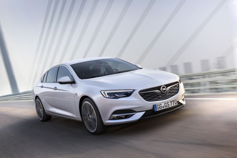 Insignia Grand Sport má siluetu čtyřdveřového kupé.