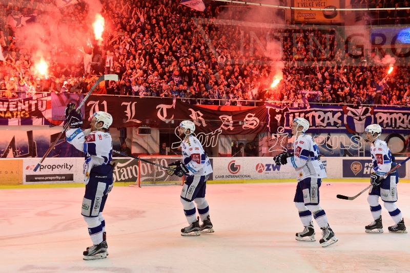 Hráči Komety Brno mají oporu v bouřlivém publiku.