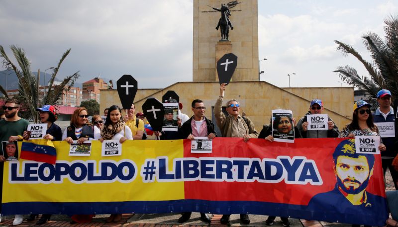Venezuelané v Kolumbii protestují proti současné vládě (ilustrační foto).