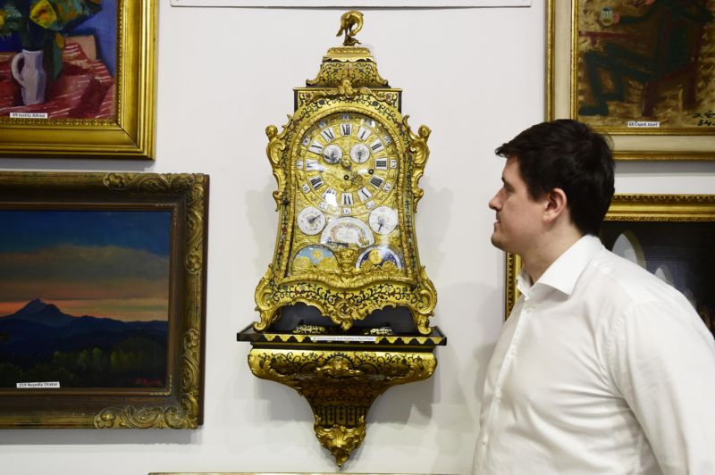 Astronomické hrací hodiny Le Roy A Paris z pozůstalosti knížete Františka Oldřicha Kinského.