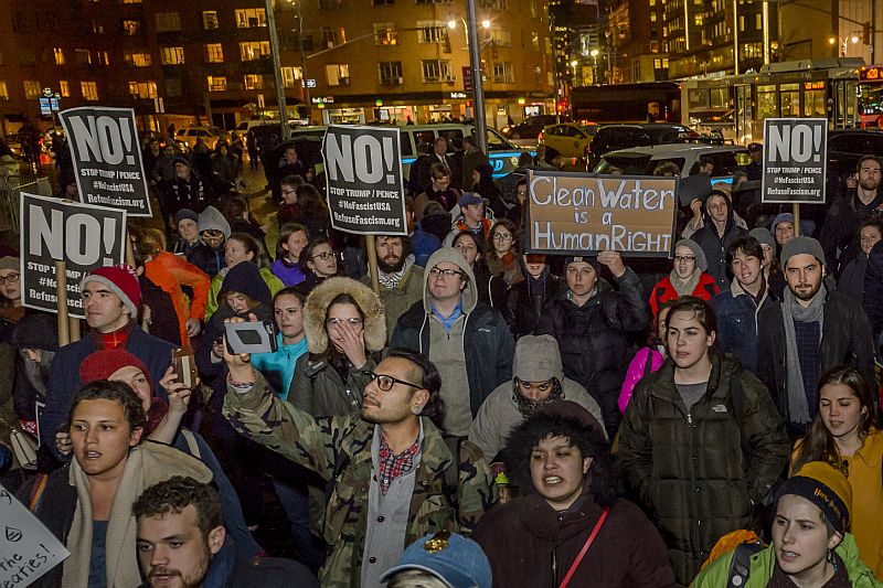 Protesty proti stavbě ropovodu Keystone XL v americkém New Yorku.