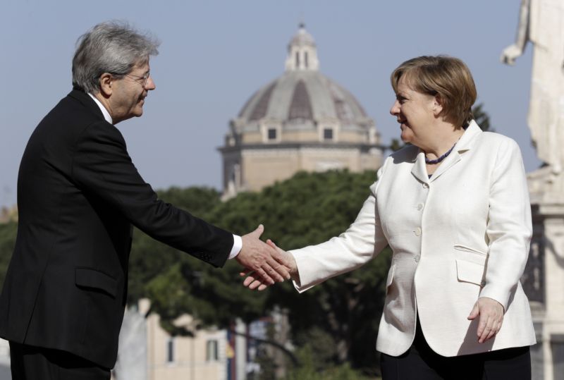 Italský premiér Paolo Gentiloni a německá kancléřka Angela Merkelová.