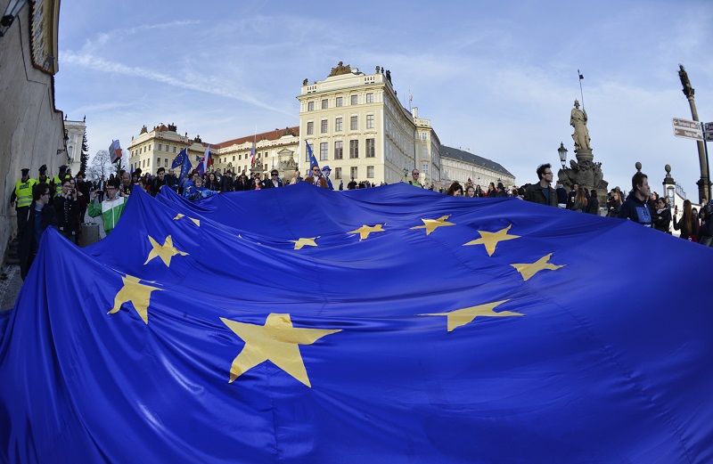 Prahou prošel 25. března pochod pro Evropu (March for Europe), který připomenul založení Evropské unie a upozornil na Bílou knihu o budoucnosti Evropy. Ta byla také předmětem jednání na summitu v Římě ve stejný den.