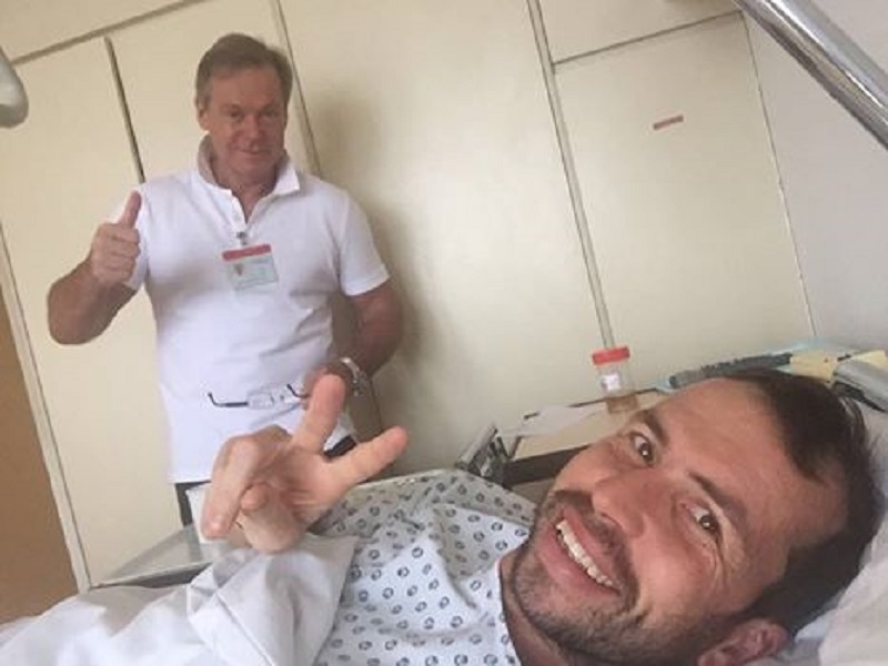 Český tenista Radek Štěpánek po operaci zad v nemocnici na Homolce.