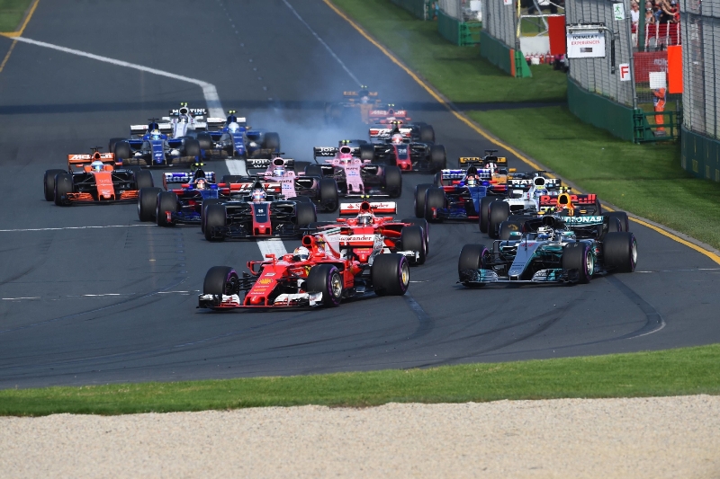 Závod formule 1 v Melbourne.