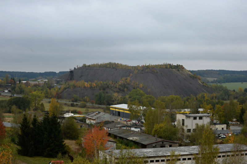 Odval šachty číslo 15 bývalých uranových dolů v Konětopech u Příbrami na snímku z 20. října.