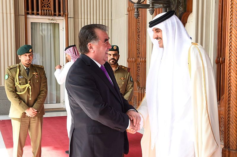 Šéf katarského investičního úřadu Abdullah bin Muhammad Saúd Al Sání (vpravo).