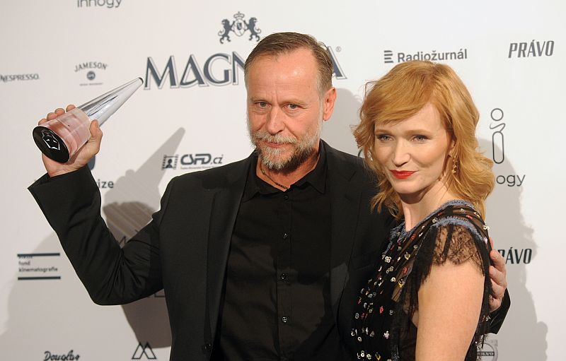 Karel Roden ztvárnil hlavní roli ve filmu Masaryk. Na Českých lvech mu cenu předala Aňa Geislerová.