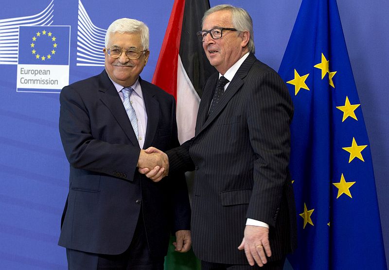 Předseda palestinské samosprávy Mahmúd Abbás (vlevo) a předseda Evropské komise Jean-Claude Juncker.