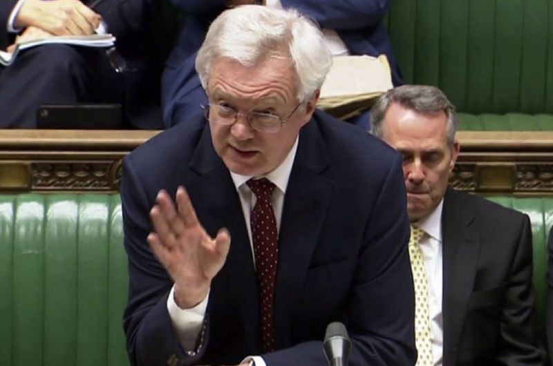 Ministr pro brexit David Davis.
