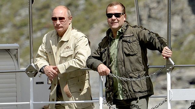 Prezident Vladimir Putin(vlevo) a premiér Dmitrij Medveděv.