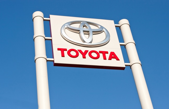 Logo automobilky Toyota.