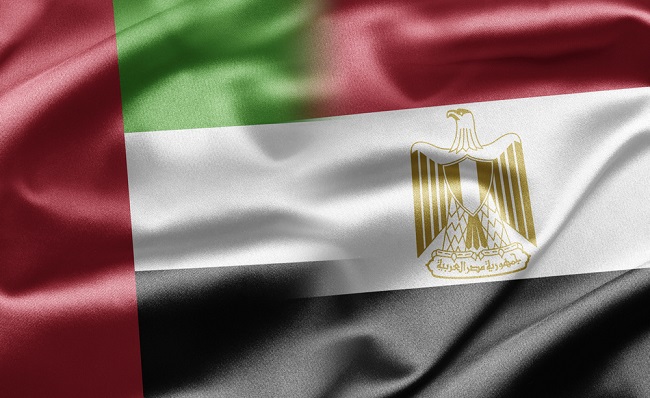 Vlajka Spojených arabských emirátů a Egypta.