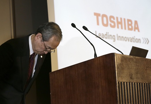 Prezident a výkonný ředitel Toshiby Satoshi Tsunakawa.