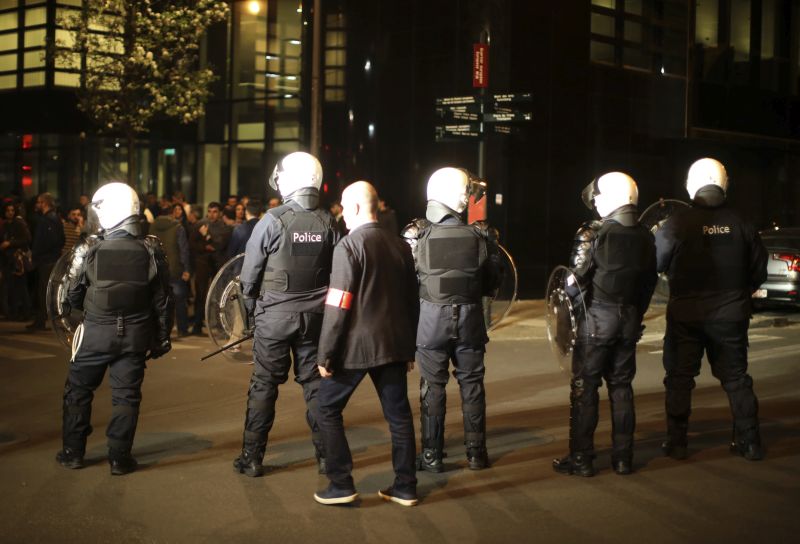 Záběr z demonstrace před tureckým konzulátem.